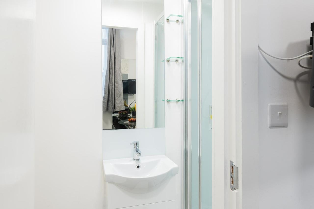 Large Studio Apartment 30 Mins To Oxford Street London Bagian luar foto