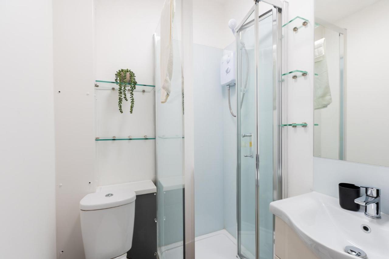 Large Studio Apartment 30 Mins To Oxford Street London Bagian luar foto