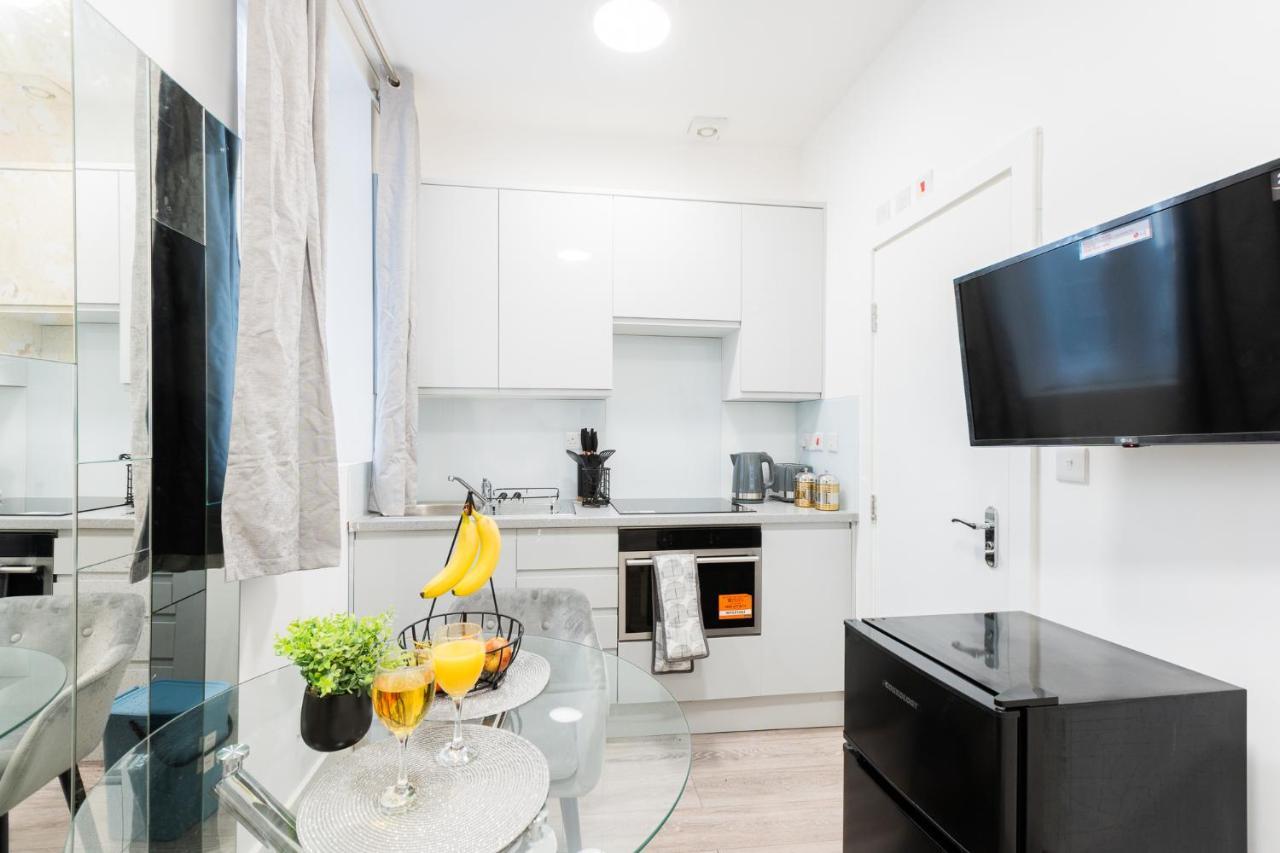 Large Studio Apartment 30 Mins To Oxford Street London Bagian luar foto