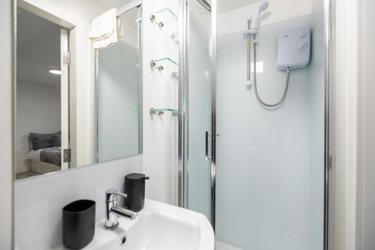 Large Studio Apartment 30 Mins To Oxford Street London Bagian luar foto